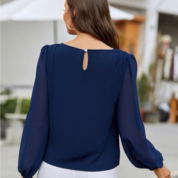 Keyhole long sleeve blouse - Picture 1 of 2